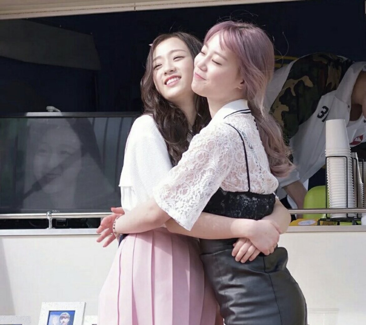 aprilhive's tweet photo. #APRIL #에이프릴 🍍 #JINSOL https://t.co/HVoWiAjt12