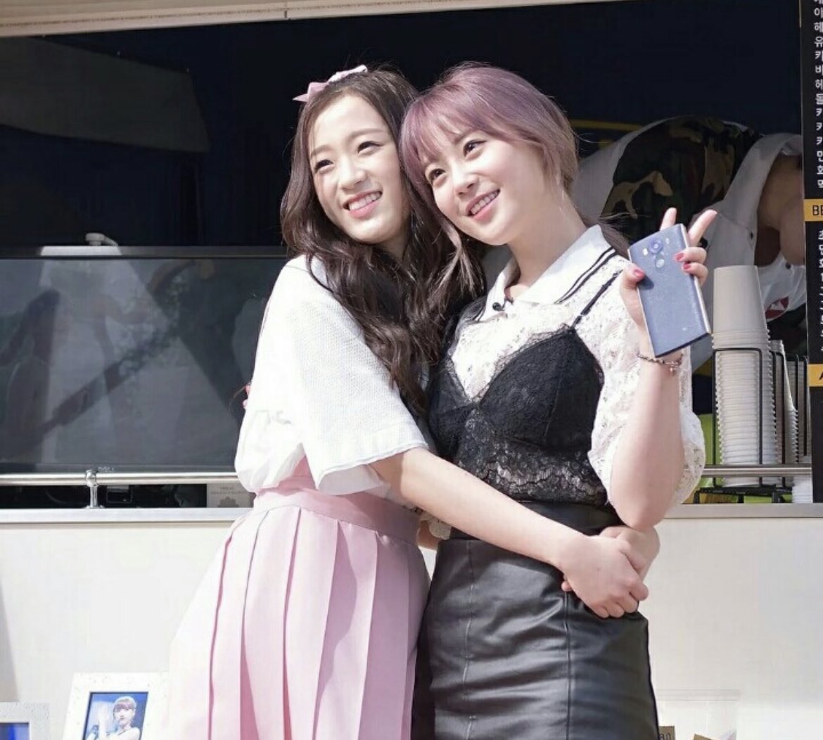aprilhive's tweet photo. #APRIL #에이프릴 🍍 #JINSOL https://t.co/HVoWiAjt12