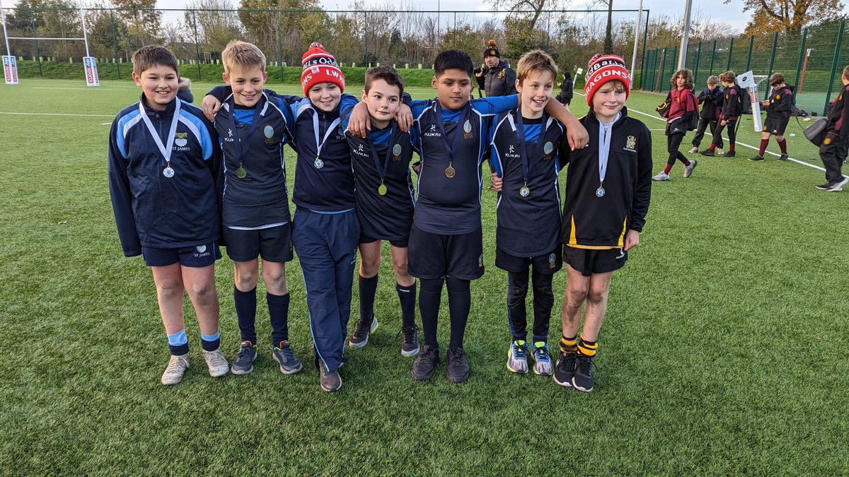 Great to see so many of our Dragons representing their schools @MiddlesexRFU Festival today. Smiles & medals abound, one question, were there hot dogs…🌭 Da iawn boys 👏 @HamptonRugby @christs_school #StJames #RugbyPals #MiddlesexRugby 🏉🏆🏅