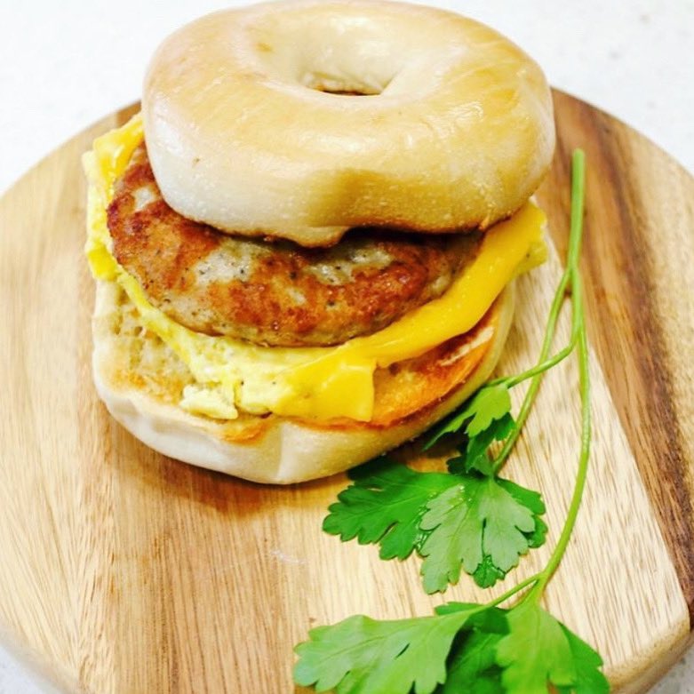 Try something fresh from our deli this Friday! The deli is calling your name at #southloopmarket 🥯🥐🥪🌯 
.
.
.
#southloopmarket #freshmarket #freshbreakfast #mercato #southloopfood #chicagogram #chicagofoodscene #chicagofoodgoals #freshfoodchicago