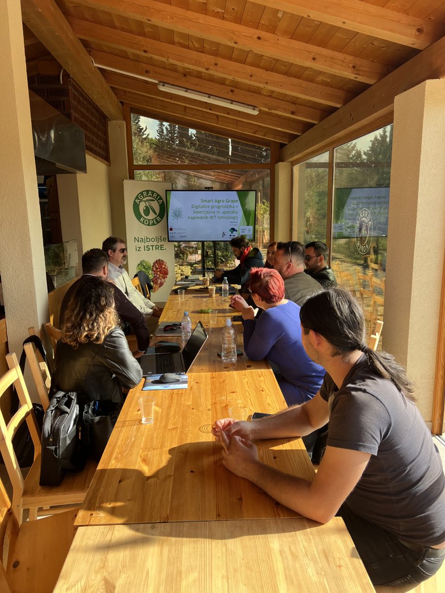 SmartAgroGrape's tweet image. Ob sestanku partnerjev, ki je potekal novembra 2022 pri KZ Agraria Koper, z.o.o., je Franc Drobnič izvedel še strokovno predavanje na temo »Digitalna prognostika v kmetijstvu in uporaba naprednih #IKT tehnologij«.🍇🇸🇮
Več o projektu na: smartagrogrape.si
#smartagriculture