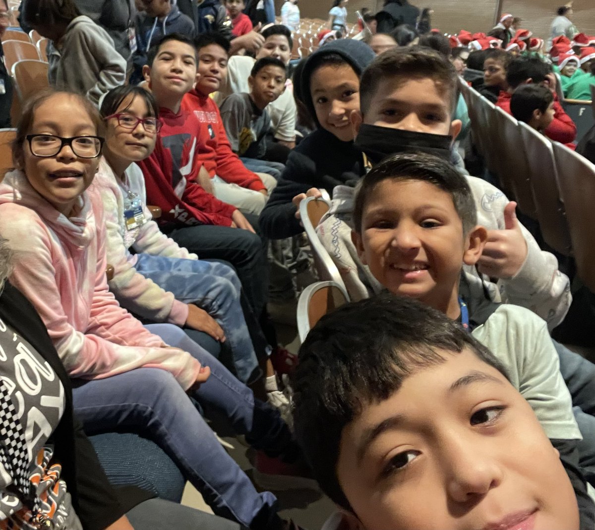 llipsey5's tweet photo. These students are ready to experience the Fine Arts department at Sam Rayburn! #FisherES #SamRayburnHS https://t.co/Otk2AyUNTo