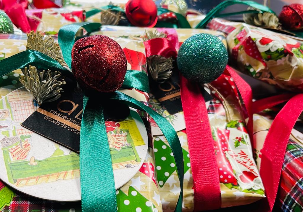 ateneoleones's tweet photo. ¡Todo preparado para el Taller de Coronas Navideñas para niños, con merienda y regalo sorpresa!
DOMINGO 4 de diciembre de 16:45 a 20:30. ¡Quedan aún 4 plazas libres!
Pueden acudir directamente el día del evento.
Ateneo Leonés - C/ Alfonso V, 4, 1ª Planta https://t.co/dQ2fsNRi8N