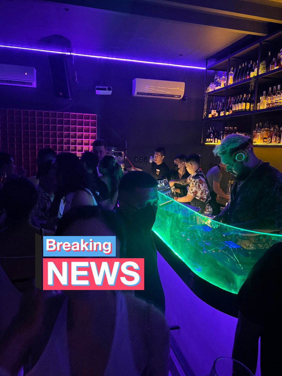 morbucksssss's tweet photo. PSA: bawal daw bakla sa Sanctuary Pobla

Me &amp; my boyfriend literally just smacked and inilawan kami nung bouncer na to. Asked what we did wrong and sabi nya "bawal maghalikan dito mga lalaki." https://t.co/GXzeVb1Roo
