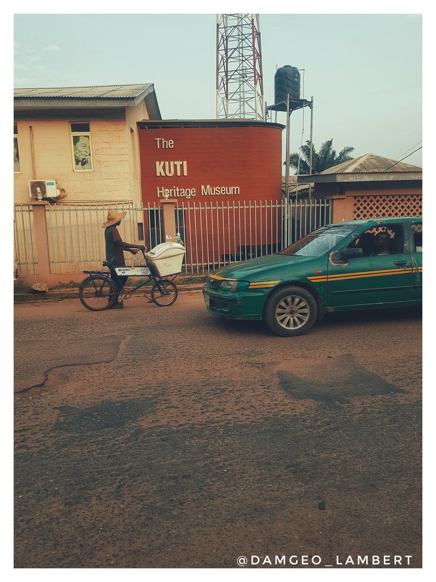 Damgeo_lambert's tweet photo. Photography is art,hence; it is very difficult!🤔
#abeokuta #ogunstate #explore #explorepage #photooftheday #lagosphotographers #felakuti #felakutilegacy #felabration #felakutiheritagemusuem #felamuseum #sapon #neparoad #felabration #streetphotography #oautwitter
📸02/12/2022 https://t.co/WnBpAucKFX