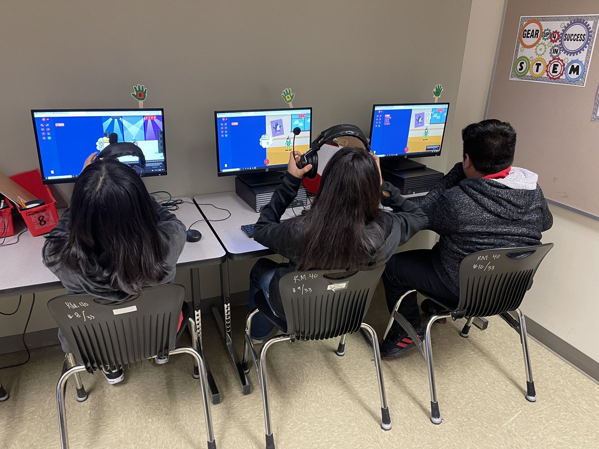 techmomdith's tweet image. Day 2 of #12DaysOfCode @SouthmaydES #HISDecoded @HISD_Inst_tech #csk8 #HourOfCode @GirlsWhoCode