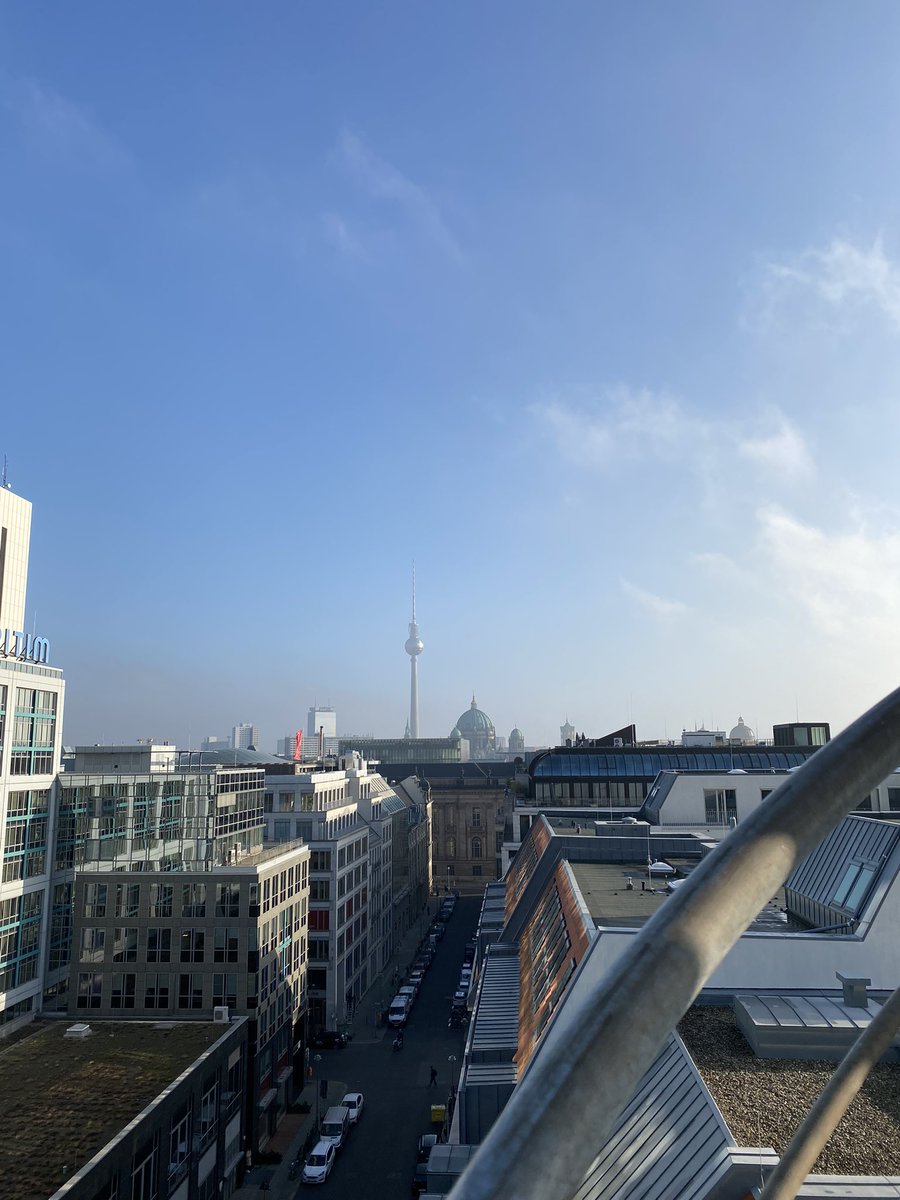 Bezahlbar #wohnen in #Berlin ?! Darum geht es im #rbb24inforadio im Forum am Dienstag 6.12. ab 17 Uhr in der Dachlounge #studio14 im #rbb - mitdiskutieren #kevinkuehnert <a href="/spdbt/">SPD-Fraktion im Bundestag</a> <a href="/JM_Luczak/">Dr. Jan-Marco Luczak</a> <a href="/cducsubt/">CDU·CSU</a> <a href="/NiklasSchenker/">Niklas Schenker</a> <a href="/dielinkeberlin/">Die Linke Berlin</a> und Maren Kern @BBU_Wohnen - Kommt vorbei!