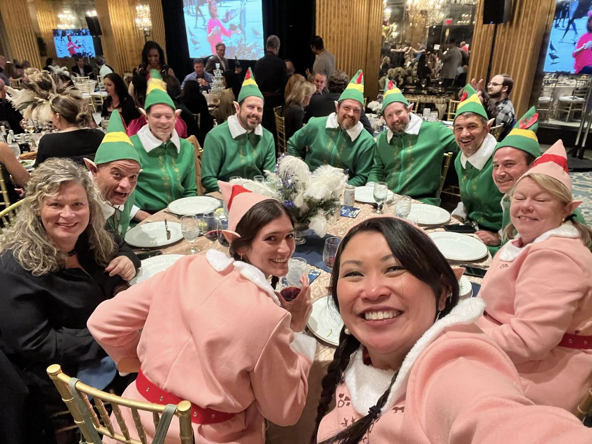 thomasandhutton's tweet photo. We had oursELVES a great time at @MakeAWishGA #WaitingOnWishes fundraiser! T&amp;H COO Ben Jones was an excellent waiter and earned his tips, raising almost $10,000 for #MakeAWishGeorgia! Thank you to Ben for supporting #MakeAWish, and big kudos to  T&amp;H men in tights 🎄🦵#THCommunity https://t.co/DPo5jAHTQZ