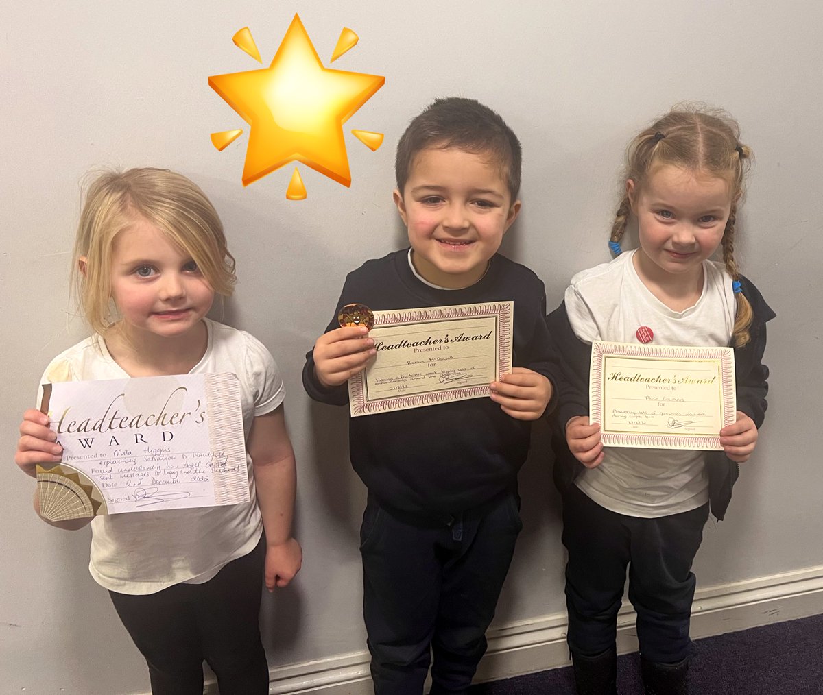 JDonaldsonClass's tweet image. Well done to our ⭐️stars of the week⭐️ and to Mila for receiving a headteacher award! #wearereception