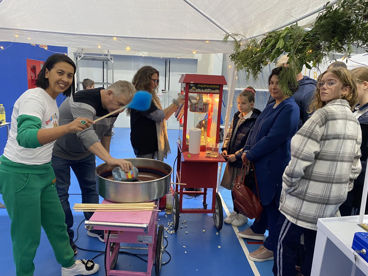 Chris_Akin's tweet photo. Great LES Amigos Holiday celebration event this afternoon on campus! #LESCommunity https://t.co/Q8qVfxD1DT