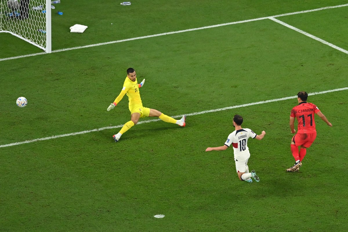 FIFAWorldCup's tweet photo. █████████▒
Hwang Heechan. Hero status: loading... https://t.co/T2hLnZ84TN