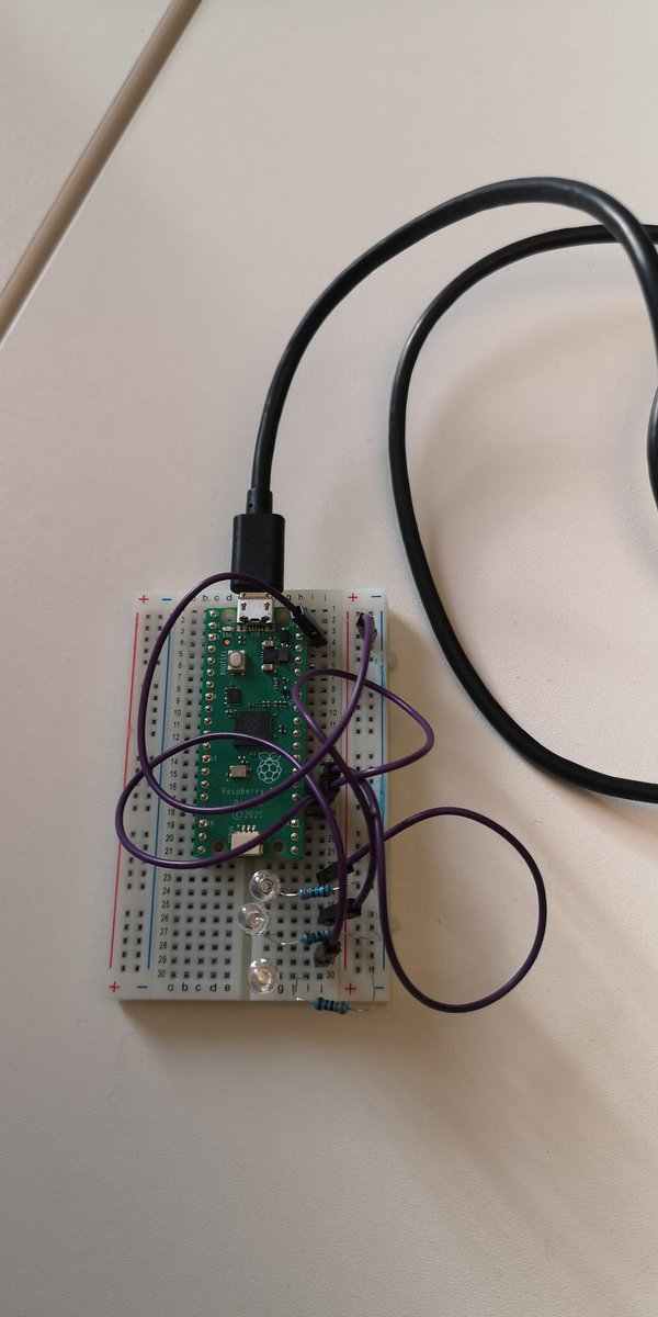 Jeffrey_Roe's tweet image. #Day2 of @ThePiHut #Codemas Advent calendar. Today it was flashing LEDs and loops. Detoured a little from the task to add a delay that gets shorter with each loop.