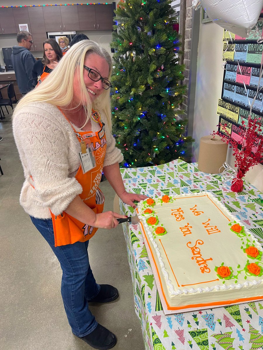 We’re certainly going to miss you Sandra. Southlake is lucky to gain such a great leader. Thank you for all you have done for Schererville!! @Manny_CubFan @White2Dawn @PhoenixRoseK @miranda_seema @cramos9_ @AshTHD1 @LaurenNCasta @Don_Banuelos