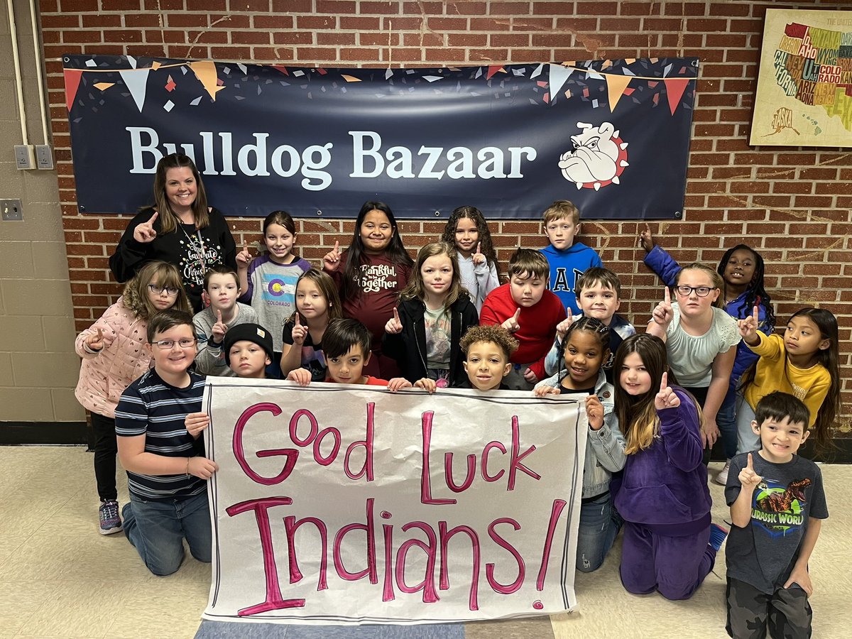 mkshane's tweet photo. Tonight our Fort O football team plays in the state championship. We send a well wish to all players, band, and cheerleaders! We are so happy for our school! ❤️
@fortprincipal
#FortProud
#OneTeamOneDirection https://t.co/DzXVeWszit