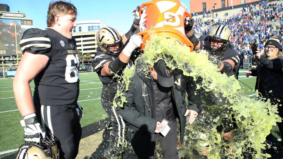 j_hernandez62's tweet photo. labor omnia vincit🖤 @VandyFootball @CoachBlaz #AncorDown⚓️⬇️ https://t.co/hNSFvs4USU