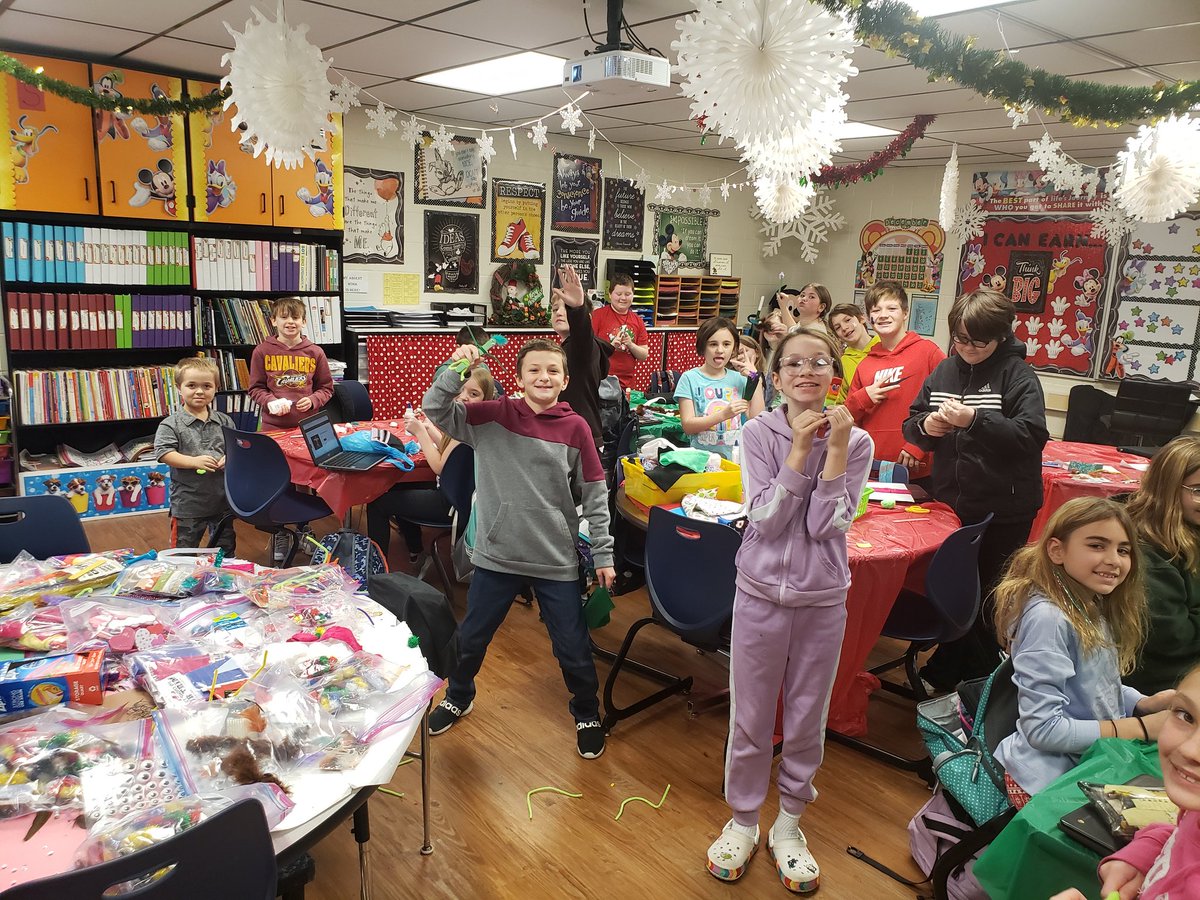BCSspiker's tweet photo. Making ancient American civilization  Kachina dolls. #creativethinking @BCSDMemorial @MannKati https://t.co/eVPc20yFQh