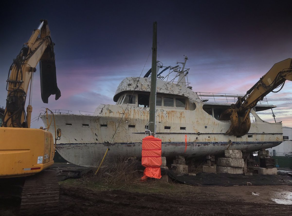 QM Photo Friday’s: 

During an April 2019 project in Welland, Ontario, QM’s Demo east team worked on the demolition of an abandoned concrete yacht to make room for more storage offshore.

#QMPhotoFridays #QMEnvironmental #Canada #Ontario #Demolition