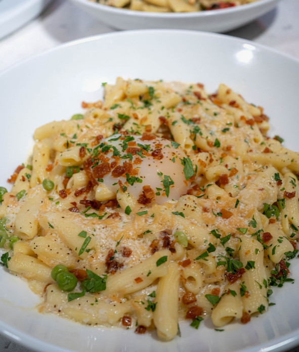 @redsaltbydavidburke has a delicious new menu thats not to be missed. Think - dishes like Cavatelli Carbonara, Fried Chicken Cobb Salad, Grilled Chicken and Pesto Rigatoni and so much more.⁠ Book your visit now #ChewDoin