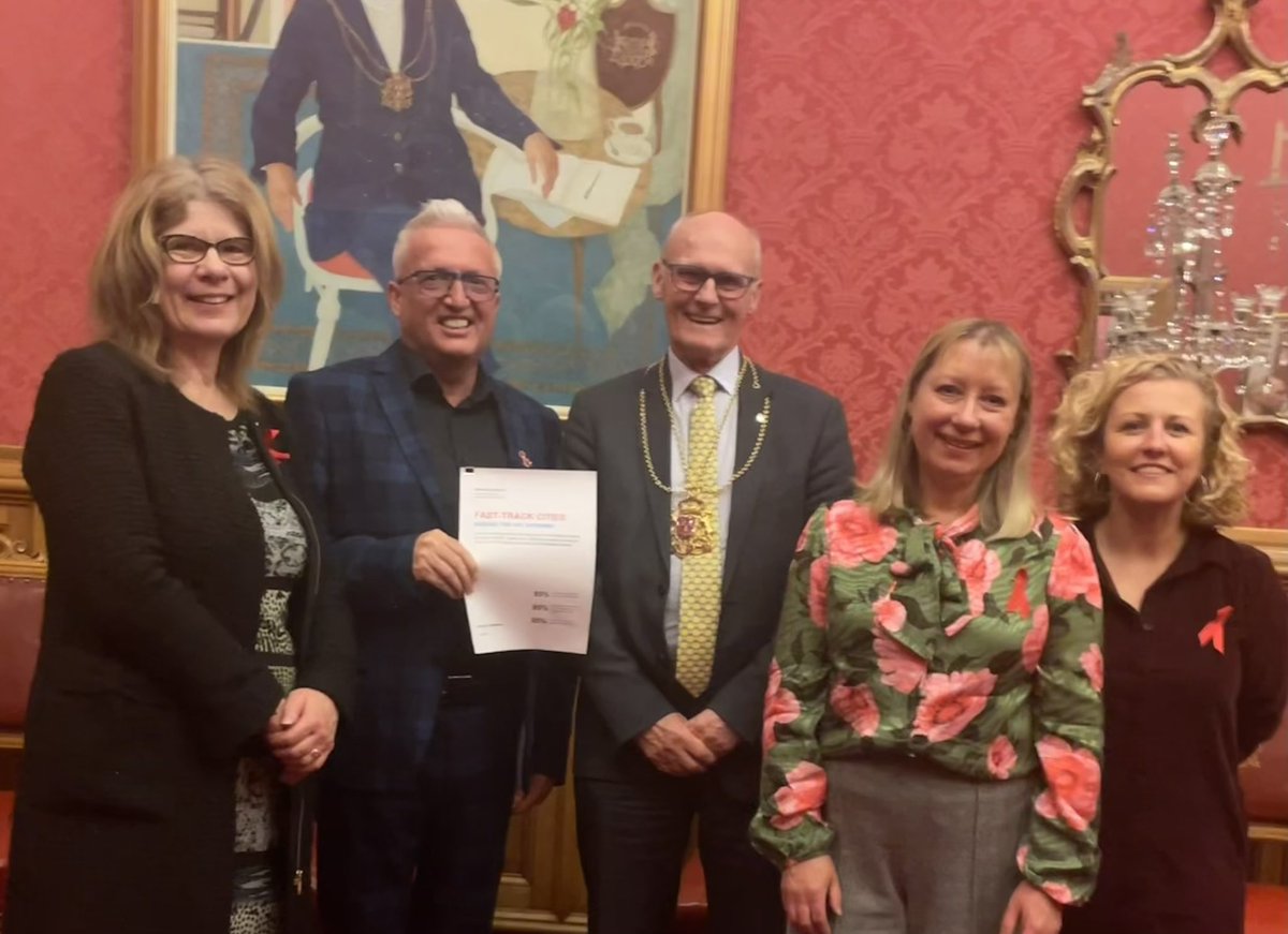 Pleased on #WorldAIDSDay to attend, with <a href="/NHSGrampian/">NHS Grampian</a> colleagues, the re-signing by <a href="/AberdeenCC/">Aberdeen City Council</a> &amp; <a href="/ourposvoice/">Our Positive Voice</a> of the Paris Declaration #FastTrackCities commitment to end the #HIV epidemic by 2030 &amp; to work together to overcome stigma &amp; discrimination #PublicHealth <a href="/HSCAberdeen/">Aberdeen City HSCP</a>