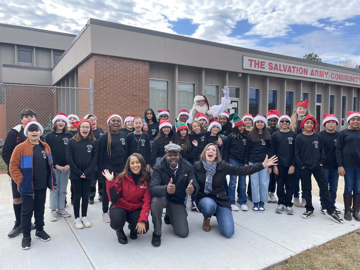 KristinCrowley1's tweet photo. No surprise that I’m the biggest ham in this shot 😂 The Bells Ferry Choir just put on a great show for #canathon @11AliveNews https://t.co/oekIi6pp00