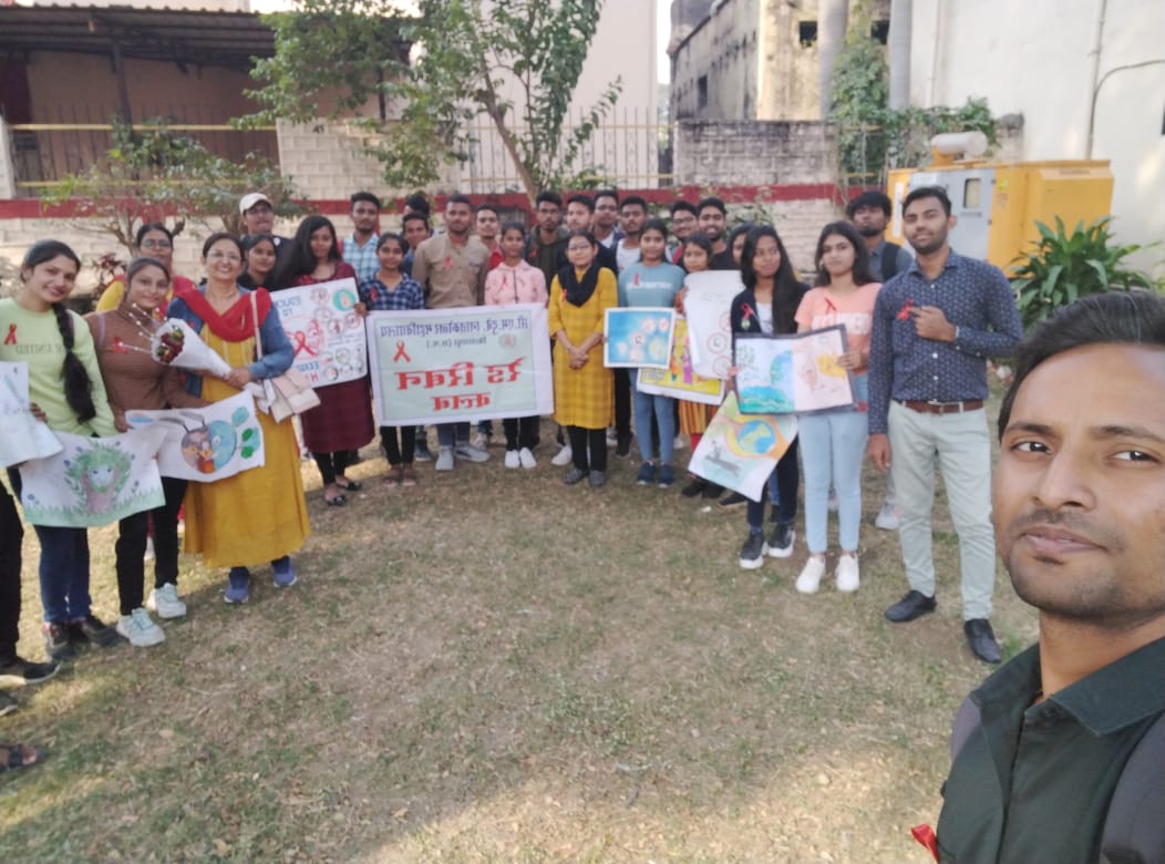 Nss_cmdbilaspur's tweet photo. "AIDS AWARENESS"
अटल बिहारी वाजपेयी विश्वविद्यालय बिलासपुर से संबंधित सी.एम.डी. महाविद्यालय में राष्ट्रीय सेवा योजना एवम  रेडक्रास के स्वयंसेवको द्वारा विश्व एड्स के अवसर पर एड्स  जागरूकता रैली निकाली गई। https://t.co/G1YV3Eq6mB