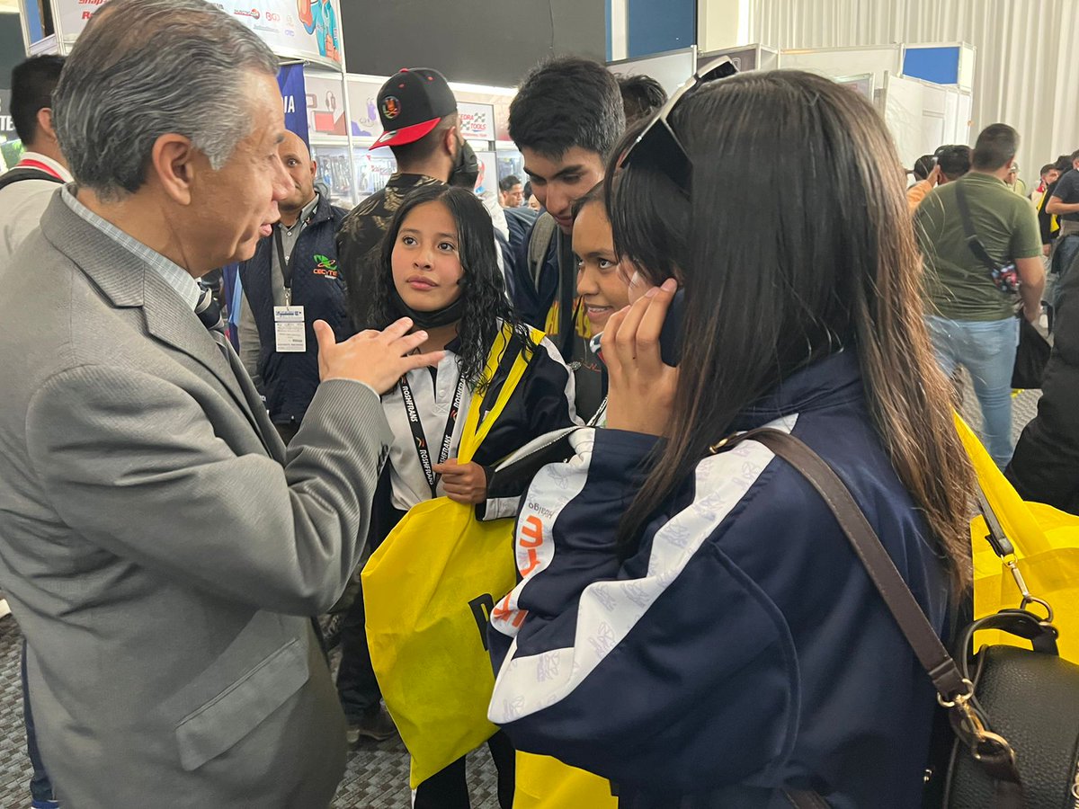 CECyTEHidalgo's tweet photo. Descubrir como funcionan las marcas de la industria automotriz más reconocidas de Latinoamérica abre la mente de nuestros estudiantes y acelera sus conocimientos a 1000km por hora. #CECyTEHElMotorDeHidalgo #PrimeroLaEducación https://t.co/Ql5duKm0fa