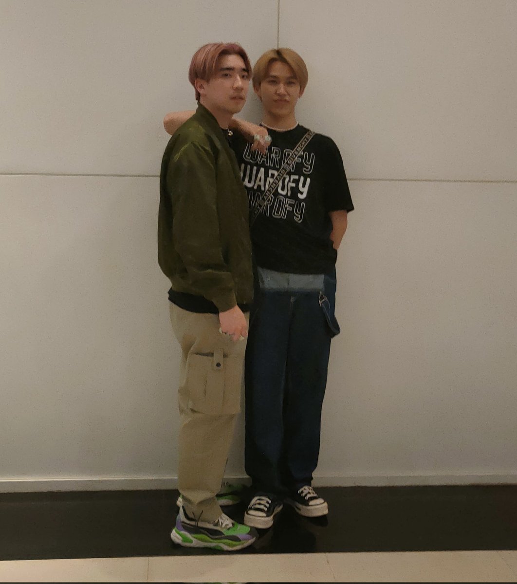 F07Sweety's tweet photo. สลับโพกันไปมา พี่ทำหล่อน้องทำน่ารัก
สลับกันสูง เชื่อละจ้า ว่าสูงเท่ากัน เรียนที่เดียวกัน ขณะเดียวกัน งั้นก็ฝากดูแลน้องทุกเรื่องเลยน๊าพี่โท
#ToruFirstxFANDOMLIVE
#toru_takizawa #momotoru #firstlove #firstpiyangkull https://t.co/9vpd0acp8b