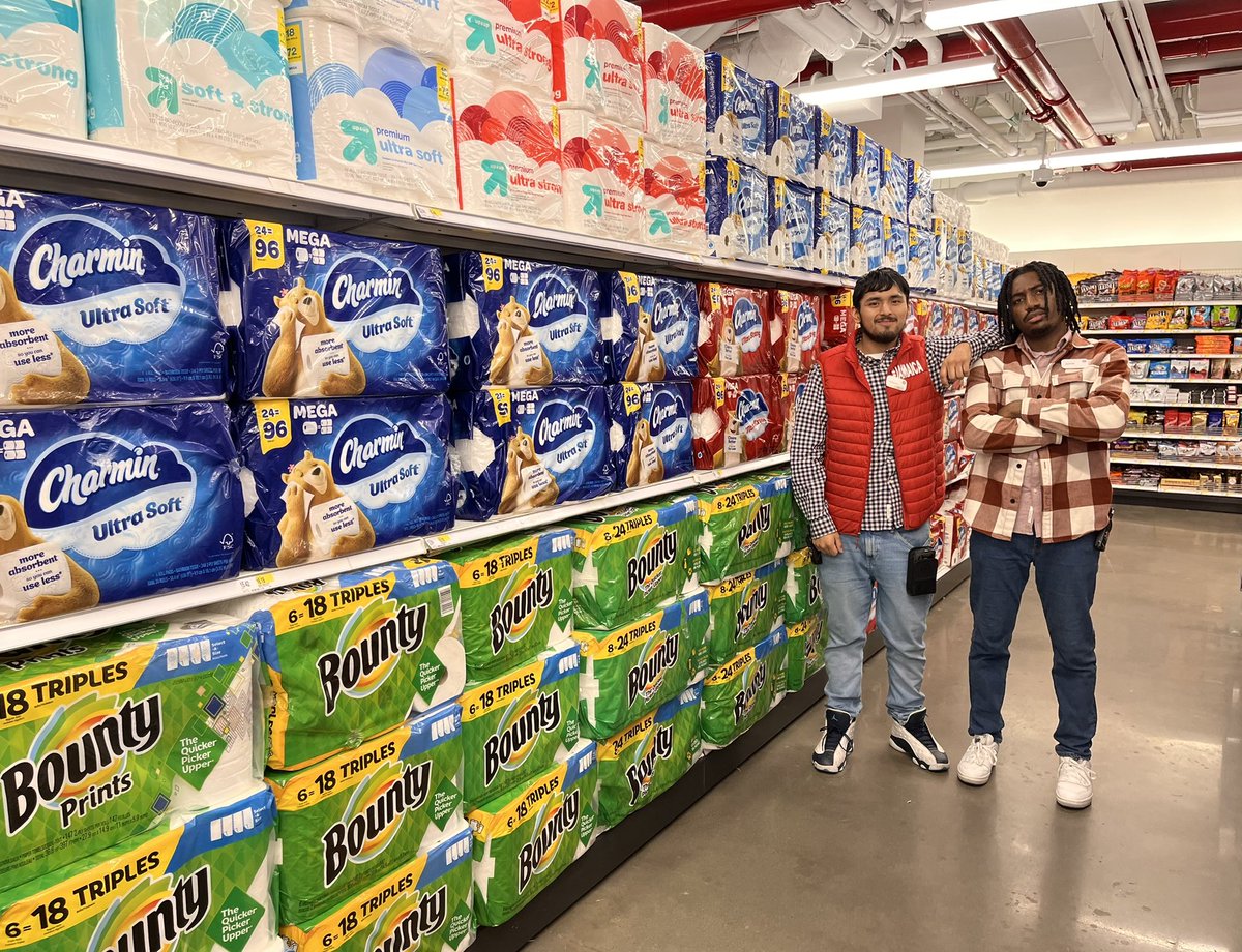 Training and developing my Inbound TM on filling the floor. Way to go Bench TL Alister. Thank you for all you do. <a href="/TreiGreen/">Trei Green</a>  🏆‼️