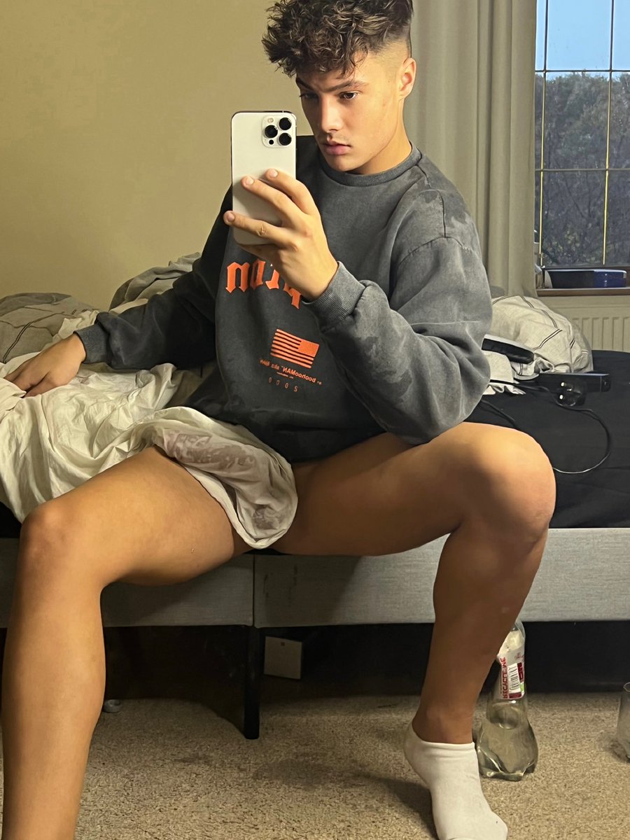 Rt if you want to see whats under the sheet 😈.