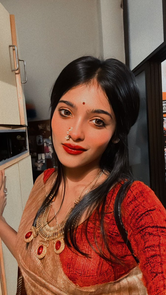 Anusha019's tweet photo. Back to December 🌻💛❤️
#weddingseason #DecemberToRemember #selfcare #selfie #traditional #deckedup #red #sareeaddict https://t.co/TV9QqJj4bL