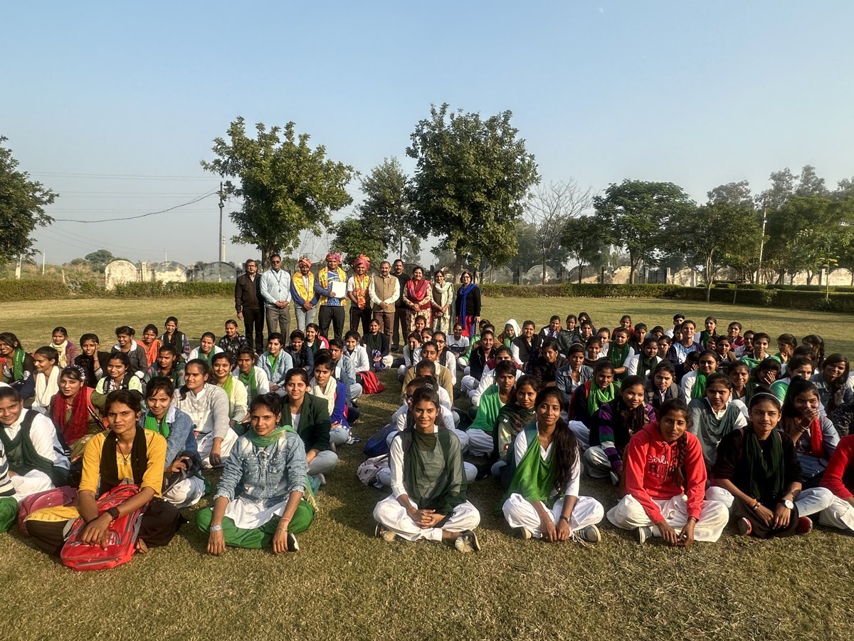 फ़तेहपुर सीकरी लोकसभा के विकास खण्ड अछनेरा में चौधरी रघुनाथ महाविद्यालय फ़तेहपुर सीकरी रोड किरावली आगरा के प्रतिभाशाली बी पीं ई एस के छात्र अंकुर दीक्षित,कुशल सिंह,अमित कुमार ने शिकोहाबाद में आयोजित अंतर महाविद्यालयी खेलकूद प्रतियोगिता में स्वर्ण पदक ⁦<a href="/singhpadamrss/">Padam Singh</a>⁩
