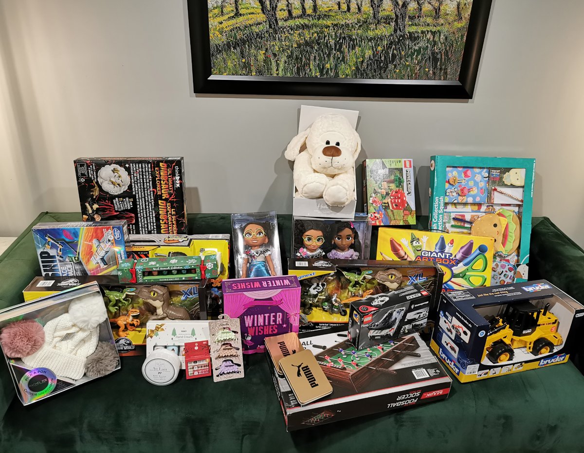 MBMiplaw's tweet photo. The MBM team has been gift shopping in support of the Angel Tree Program for @bgcottawa Boys &amp; Girls Club for children and youth in vulnerable communities in #Ottawa, because every child deserves to experience the magic of the #holidayseason ! 

#holidaygifts #gifts #BGCOttawa https://t.co/oYx2mmRZMO