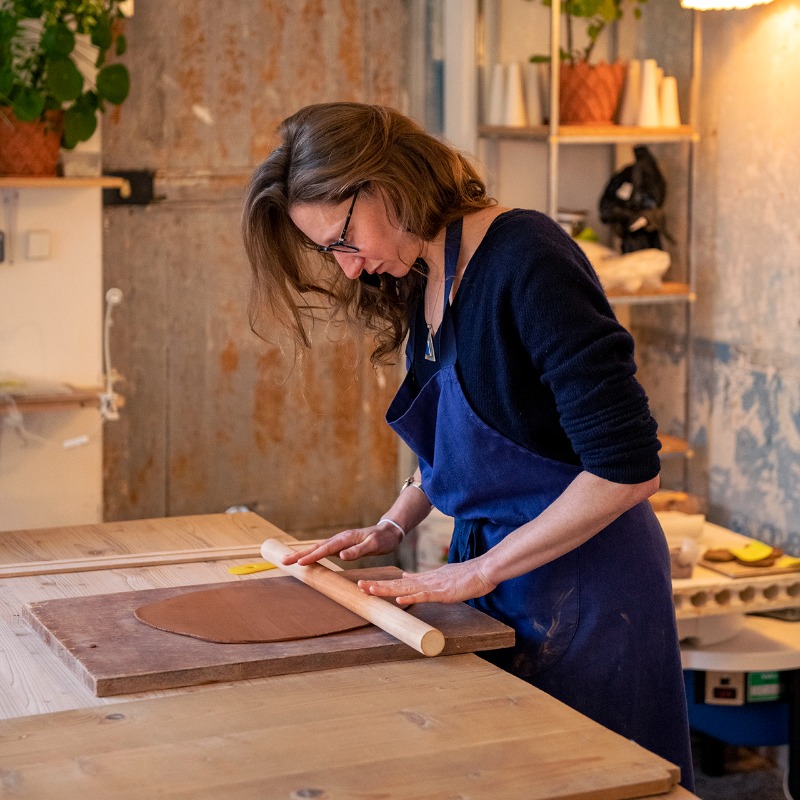 CA_IDF's tweet photo. 👫 𝗖𝗵𝗲𝘇 𝗹𝗲𝘀 𝗙𝗿𝗮𝗻𝗰𝗶𝗹𝗶𝗲𝗻𝘀
On s'était promis de se rencontrer, de discuter dans leur atelier de Fontenay-sous-Bois autour d'un café, de parler de #céramique, d'#artisanat et de boules de cristal. 🔮☕

#NousLesFranciliens #ChezLesFranciliens #nosclientsontdutalent https://t.co/1zJIYnKEP1