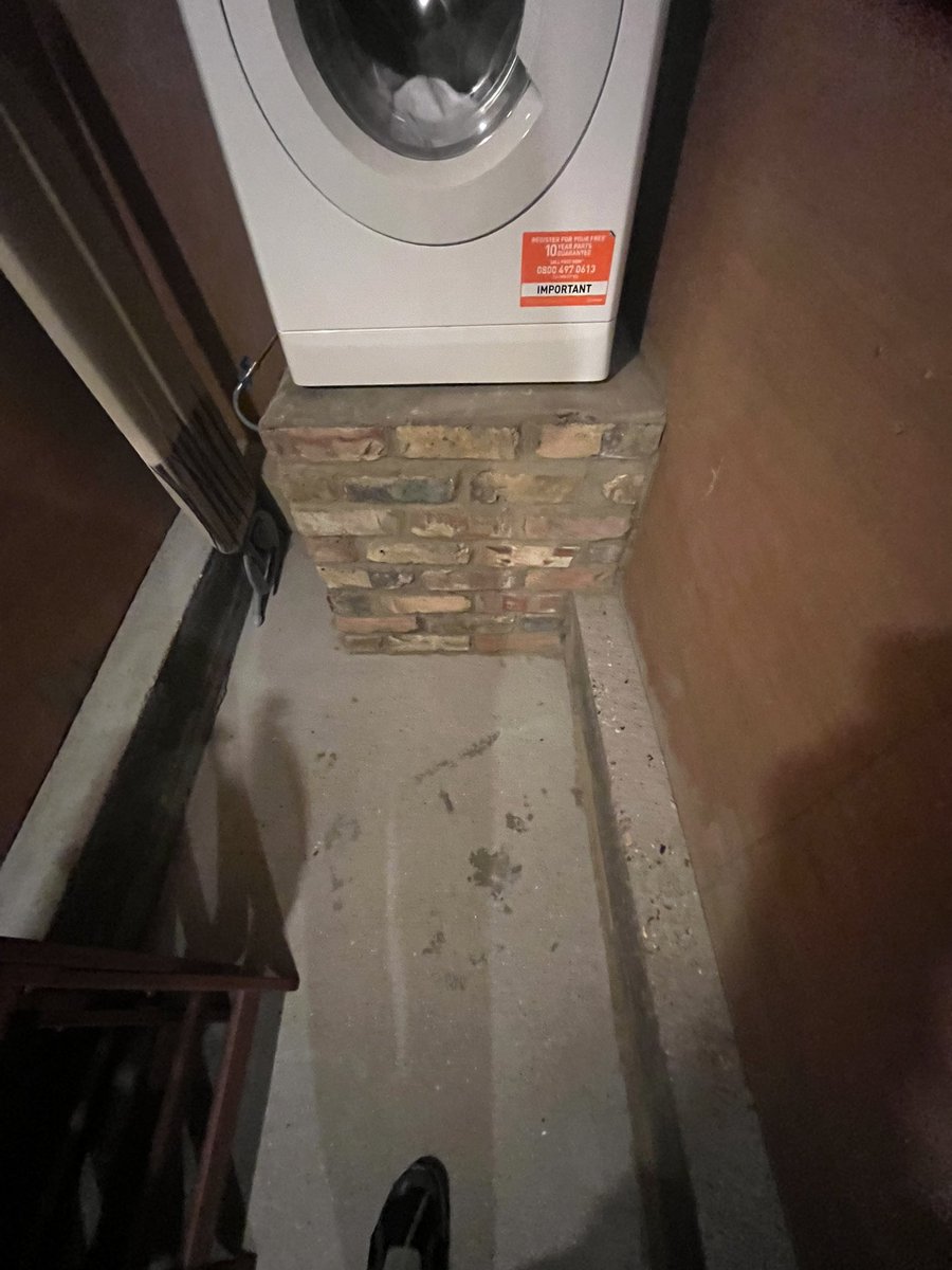 Always expect the unexpected.

Penetrating dampness in an old cellar is always possible.

I recommend storing electrical goods off the floor and setting the sockets and switches 1 m high. This one is a little high but at least you don’t have to bend over to do the laundry🥸