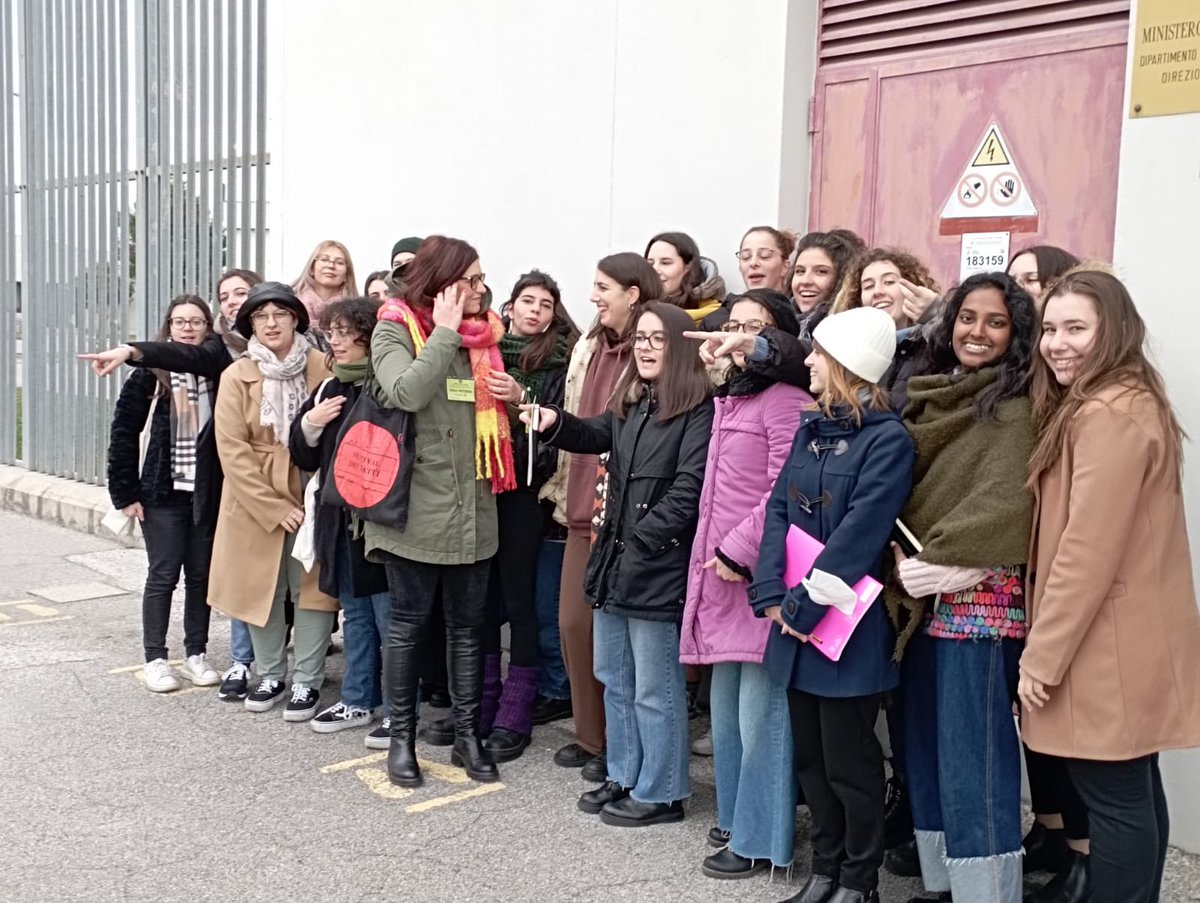 FranceVianello's tweet photo. Il corso di #Sociologia del #carcere con @JeLorenzon entra in casa di reclusione a Padova come ogni venerdì @UniPadova https://t.co/ahY77e8zVo