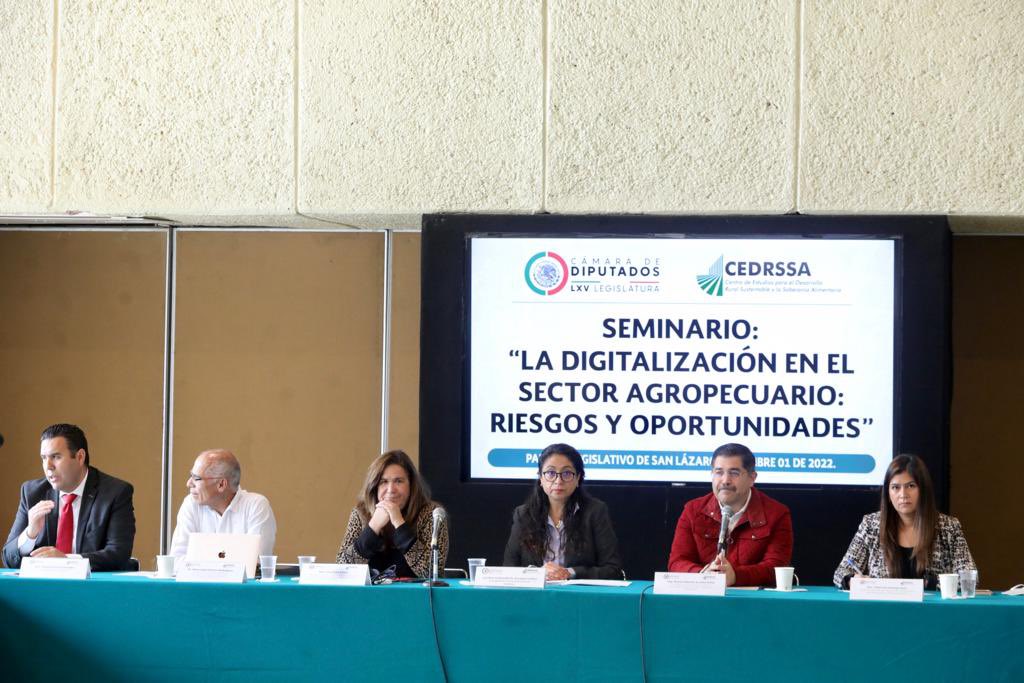 DrBrasilAcosta's tweet photo. Tuve el honor de inaugurar los trabajos del seminario “La digitalización en el sector agropecuario; riesgos y oportunidades”, que organizó el Centro de Estudios para el Desarrollo Rural Sostenible y la Soberanía Alimentaria (CEDRSSA).
#CámaradeDiputados
#LXVLegislatura
#CEDRSSA https://t.co/vM7X1qic5R