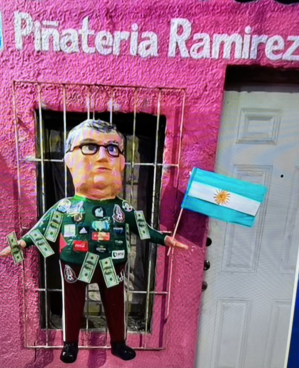 almarazha's tweet photo. Y para estas #posadas … La “PiñataTata” … pa darle de palos ! 😂 @Telemundo40 https://t.co/8lN2wzS2RT