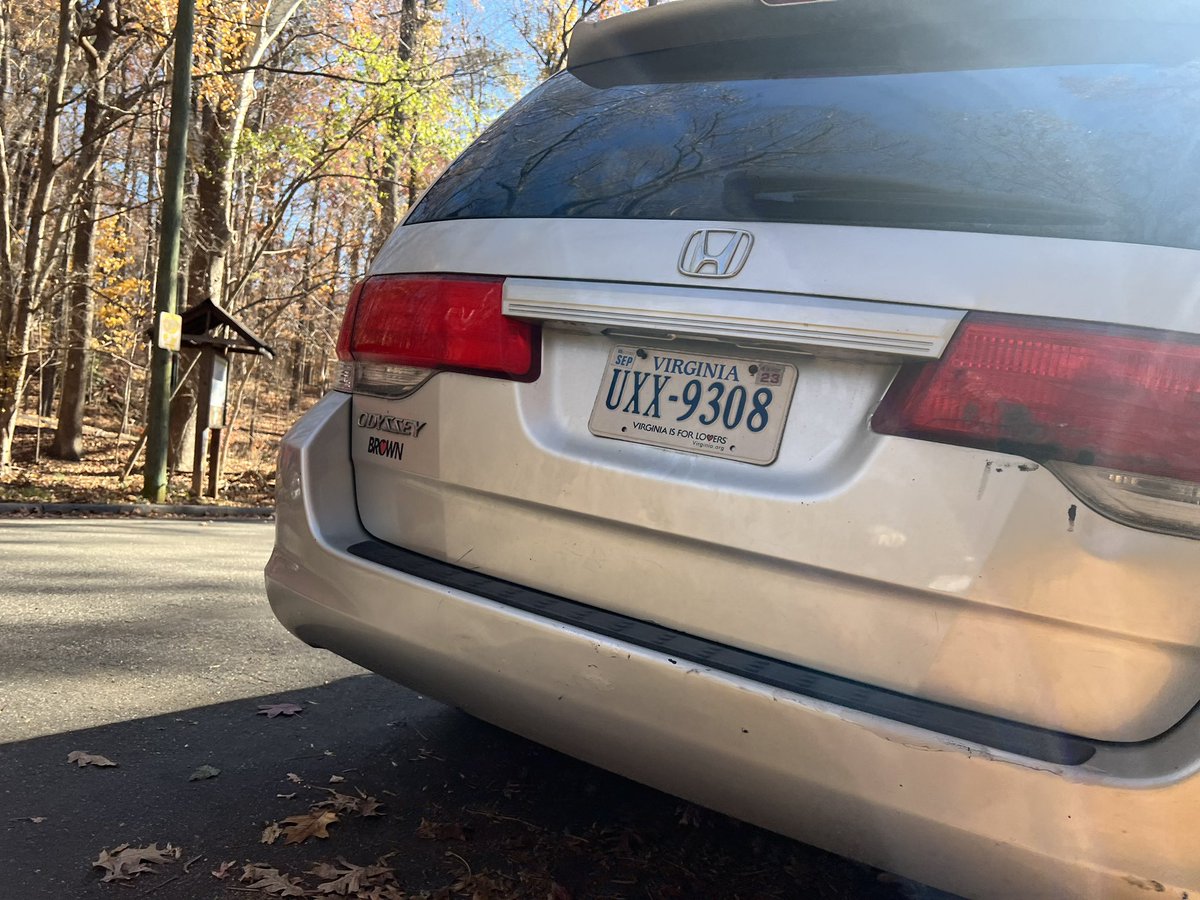 So the guy in this van is following men in to the woods at pumphouse and then exposing himself and jacking off, be aware friends who enjoy their outdoor experiences dick free.