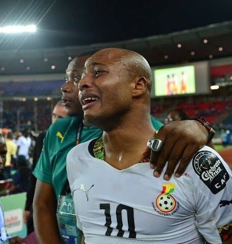 O único sobrevivente da Copa do Mundo de 2010, André Ayew errou o pênalti que poderia classificar Gana e vingar-se contra o Uruguai. O mais bizarro: Ayew havia acertado os últimos 25 PÊNALTIS cobrados antes do jogo de hoje. O futebol é cruel como a vida.