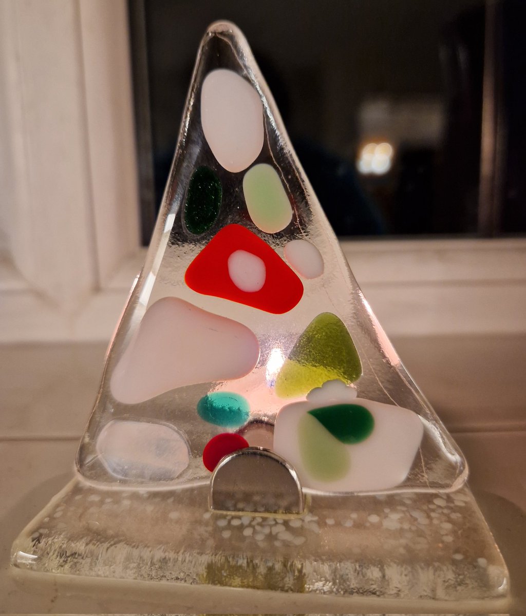 My first Christmas decoration in place, super craft with my guides and Yorkshire Glass Fusion. #volunteering #girlguiding #xmas