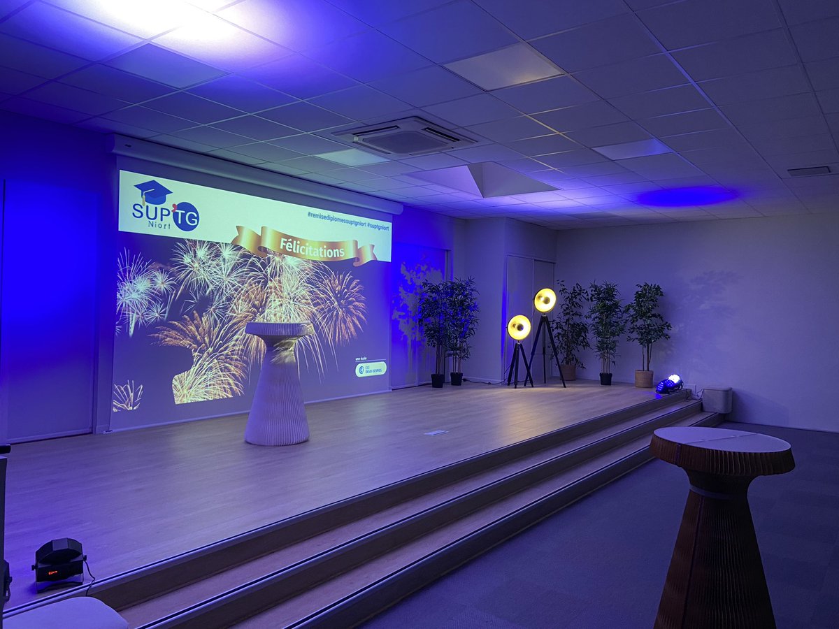 Ce soir #Suptgniort fête ses diplômés,
<a href="/ChristelAbatut/">Deux-Sèvres, La nouvelle société</a> présidente de <a href="/CCIDeuxSevres/">CCI Deux-Sèvres</a> remettra les diplômes 
#remisediplomessuptgniort#suptgniort