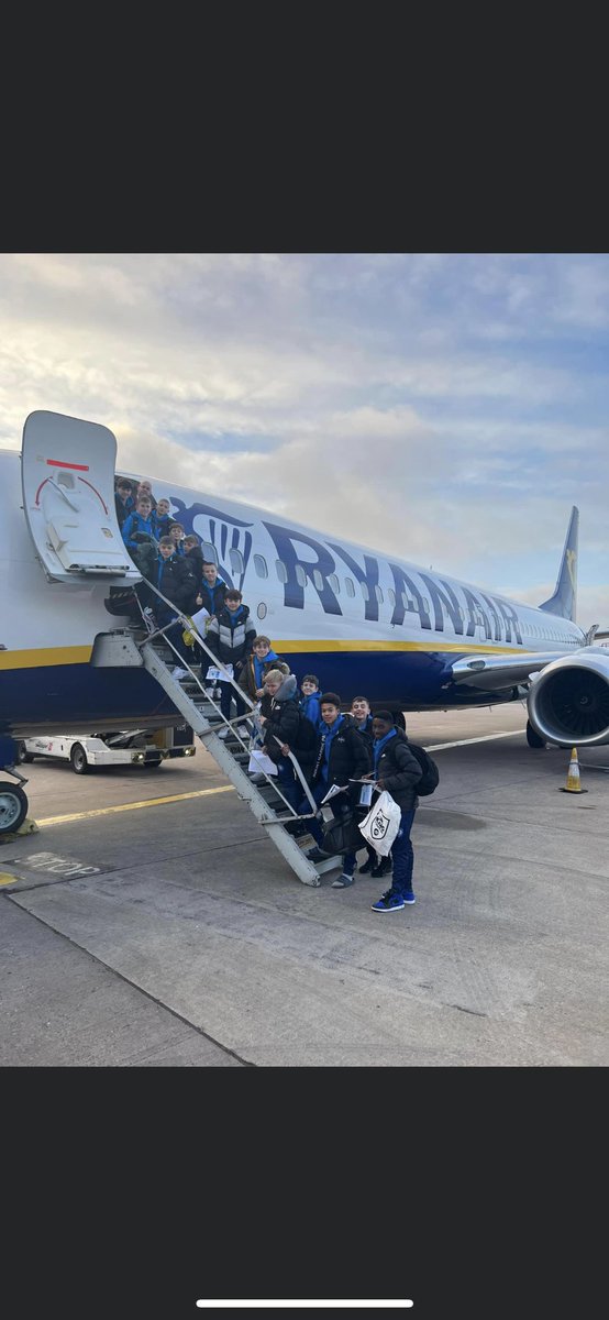 gemmaregan1983's tweet photo. Good luck Harris and his team mates show the other teams how to play football ⚽️ @AG_BroEdern @CVSFA https://t.co/EcOptrWIad