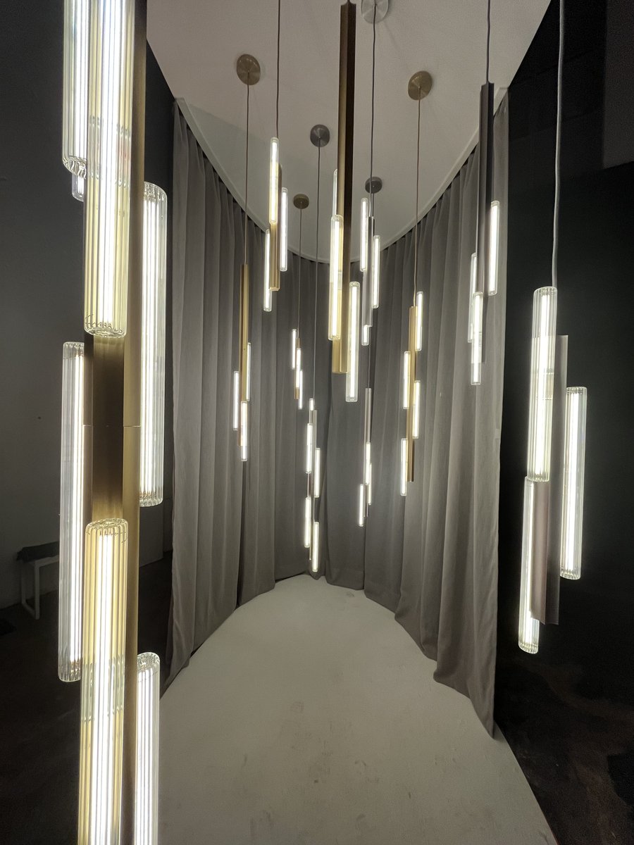 10 Miradas sobre Maison Diez Company 2022

Leer más 👉 bit.ly/3AdDUlD

#MaisonDiezCompany22 @diezcompany <a href="/Roferbar/">Rodrigo Fernandez</a> #iluminación #diseño #diseñodeiluminación #HaciendoEquipo #desdeelpodio