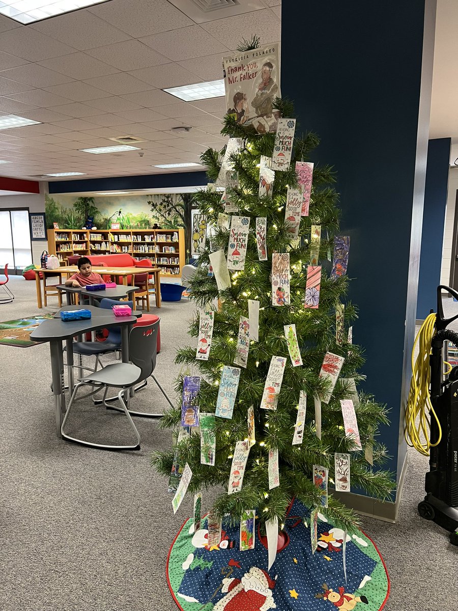 mswashbrn's tweet photo. WAYES is ready for a Holiday season full of reading! Ss are creating ornaments for the school book tree! @MoniqueStLouis2 #allinBCPS https://t.co/bJqvLs4nYd