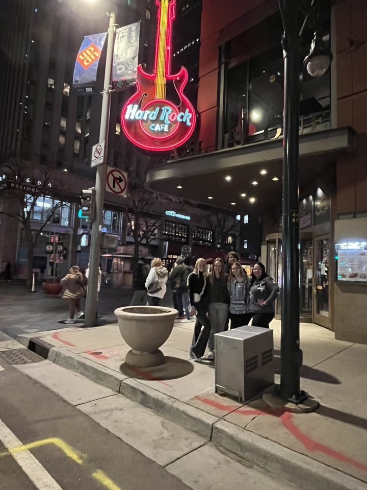 🚨🚨🚨 🖐️ @ClintonFBLA students & Mrs. Harp recently traveled to Denver for the National Fall Leadership Conference. At the conference, students attended sessions on improving communication & networked w/other FBLA members across the country! #ClintonALLIN 🔵⚪️🔴🐦