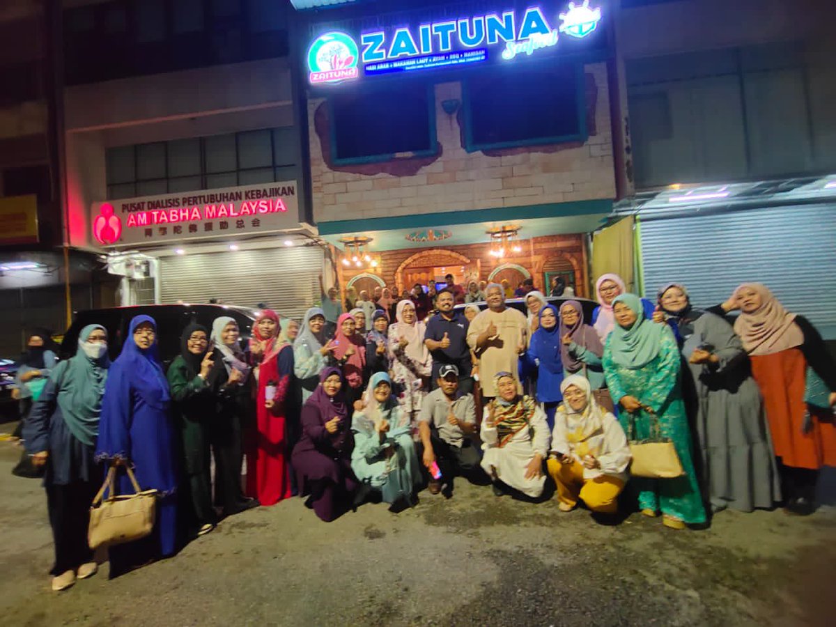 shidaismail64's tweet photo. 02 12 2022 J U M A A T

Malam ini saya memenuhi jemputan makan malam menghargai jentera pilihanraya PDM Bandar Tenggara Utara . 

Turut hadir Ahli Parlimen Tenggara YB Saudara Manndzri Hj Nasib dan Ketua UMNO Bahagian Tenggara Yang Berbahagia Dato' Sri Dr Adham Baba. https://t.co/q8Wws1Uw4P