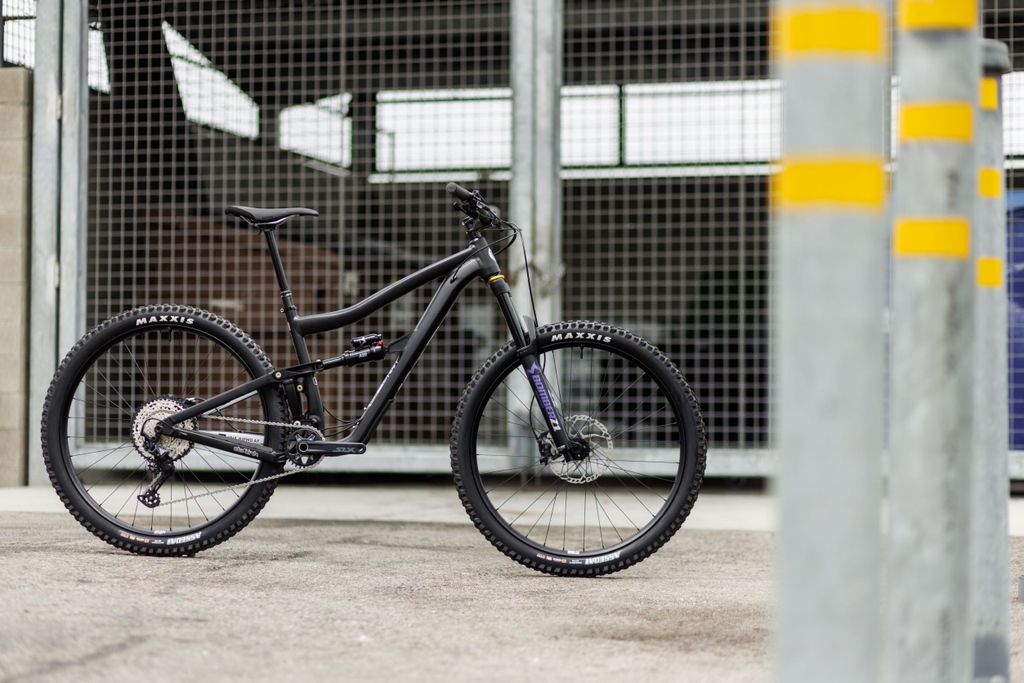 IbisCycles's tweet photo. Like a classic BBQ, the Ripmo AF in Charcoal Grill is perfect for any gathering. On the menu for this weekend:
-147mm of DW-driven suspension.
-Robust Shimano shifting and braking.
-32 hole BLK BRD Send wheels.
-A smear of other delicious fixings.
#ibiscycles #ibis #ripmoAF https://t.co/5Kbd6d79BR