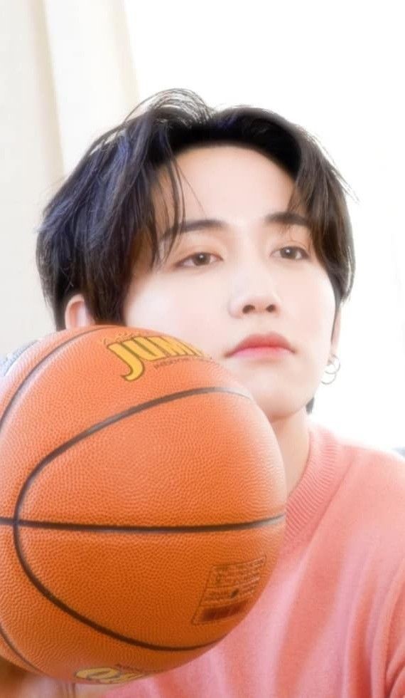 MAcaptaint's tweet photo. “Kembalinya Sang Raja Bola.”
—a short mashiho's au.
© MAcaptaint https://t.co/7Z8GYSFP9A