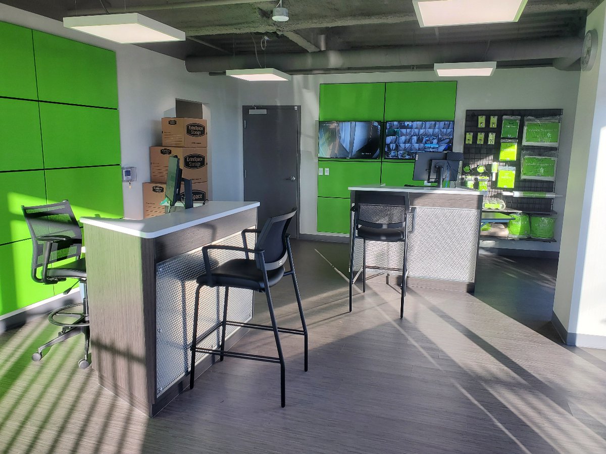 extraspace's tweet photo. Check out this new facility in Los Angeles with 1,137 storage units and 106,640 net rentable square feet! Read more here: https://t.co/QOg9oElaOv

#TeamExtraSpace #selfstorage https://t.co/n0ywhBeyHa