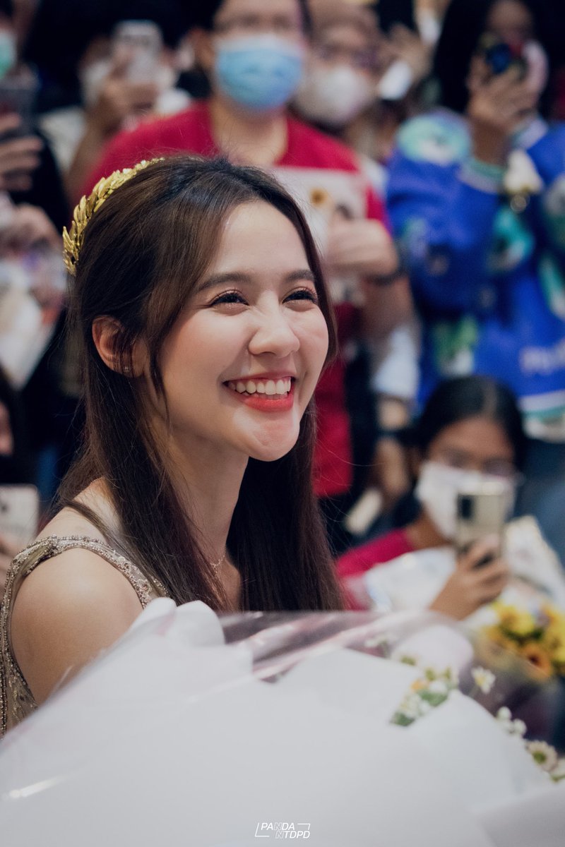 ggift_g's tweet photo. 𝑳𝒐𝒗𝒆 𝒚𝒐𝒖, 𝒎𝒚 𝒅𝒆𝒂𝒓𝒆𝒔𝒕! 
🐻🌻🤍

Milin GraduationStage

#7AurachornBornToBeloved 
#NamneungBNK48 
#NamneungMilinD https://t.co/o1u93jD9lw